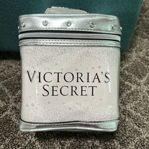 NWT 💄 VICTORIA'S SECRET Metallic Silver/clear Train Case makeup case!